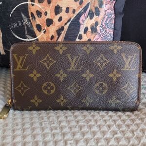 ⚡ FLASH SALE - Louis Vuitton Monogram Zippy